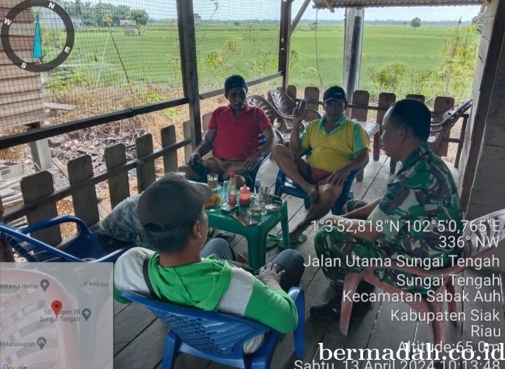 Sabtu 13 April 2024 Babinsa Koramil 06/PWK Sabak Auh komsos di Kampung Sungai Tengah