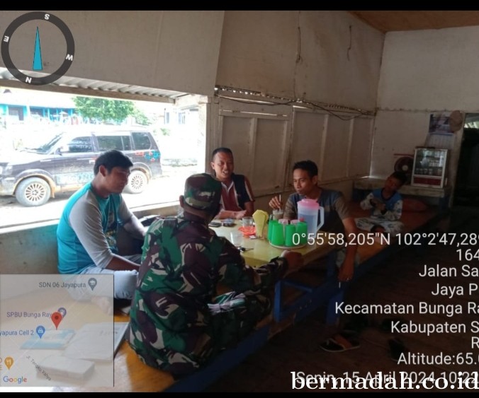 Senin 15 April 2024 Babinsa Koramil 06/PWK Sabak Auh komsos di Kampung Jayapura