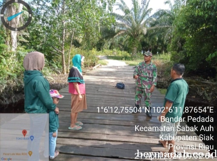 Minggu 21 April 2024 Babinsa Koramil 06/PWK Sabak Auh komsos di Kampung Bandar Pedada