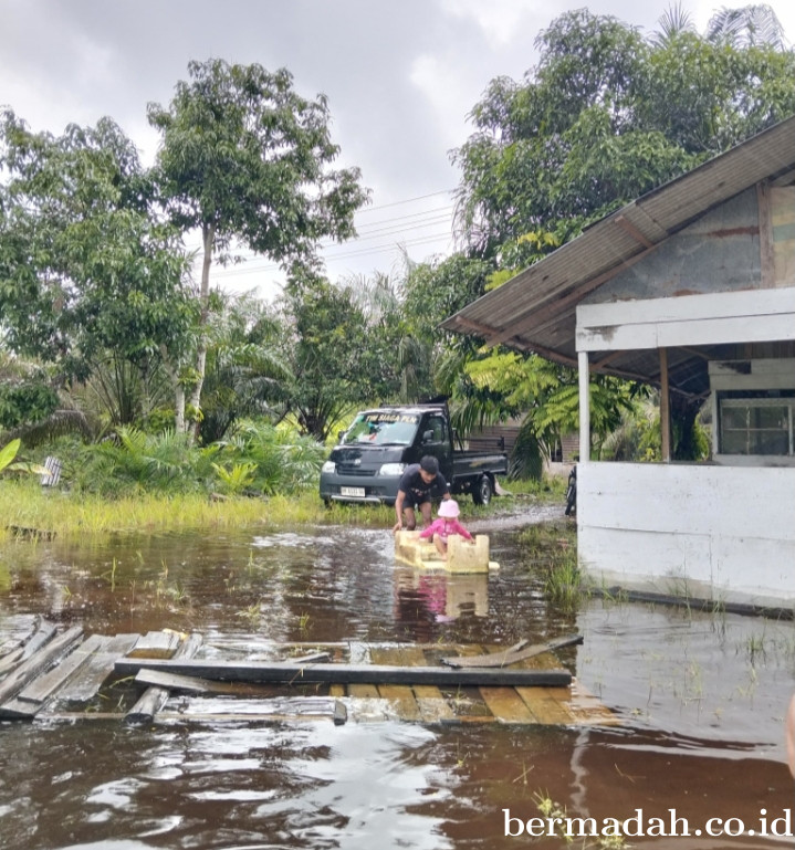 Respon Cepat Banjir di Pusako, Dinas Sosial Dirikan Dapur Umum