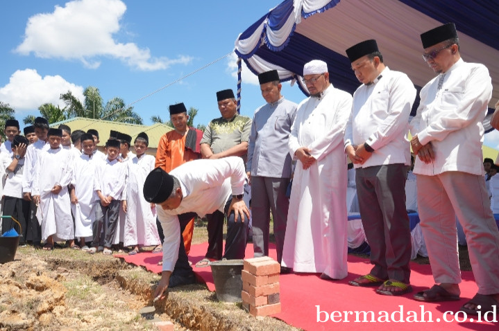 Salat Jumat Perdana, Masjid Sultan Yahya Pondok Pesantren Darul Hadist Siak Diresmikan