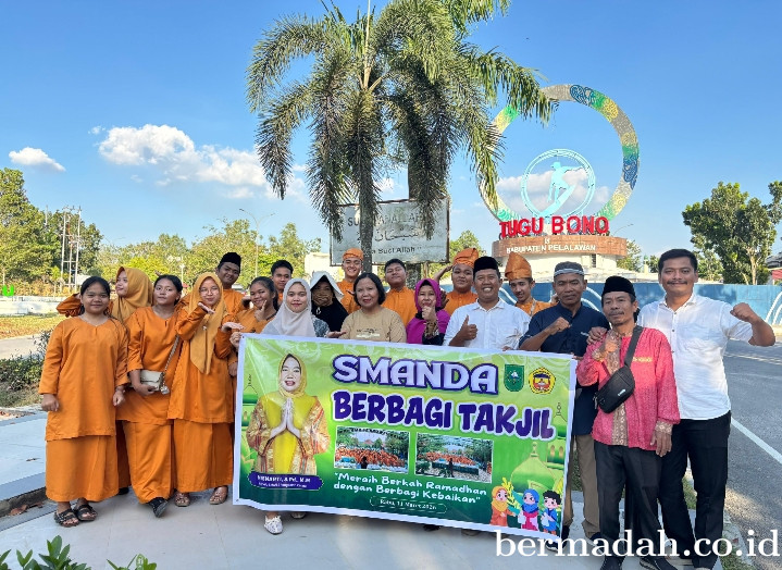 Semangat Toleransi di Bulan Ramadan, SMAN 2 Pangkalan Kerinci Bagikan 2.500 Takjil untuk Masyarakat