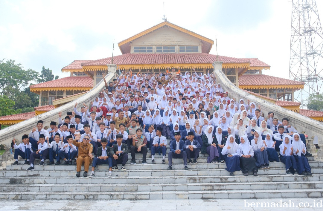 Museum Balairung Sri Pamerkan Koleksi Pribadi Sultan Syarif Kasim, 700 Pelajar Belajar Sejarah Siak