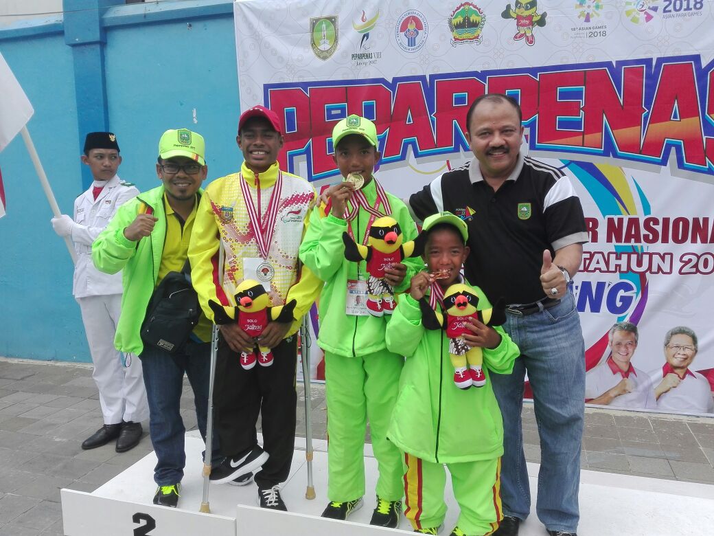 Kadispora Riau Serahkan Medali  - (Ada 0 foto)