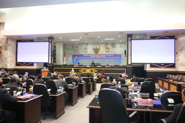 ANGGOTA DPRD Pekanbaru menghadiri pengesahan  Ranperda PTSP - (Ada 0 foto)